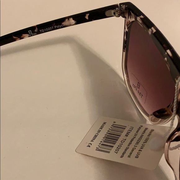 π π SUNGLASSES - Picture 7 of 8